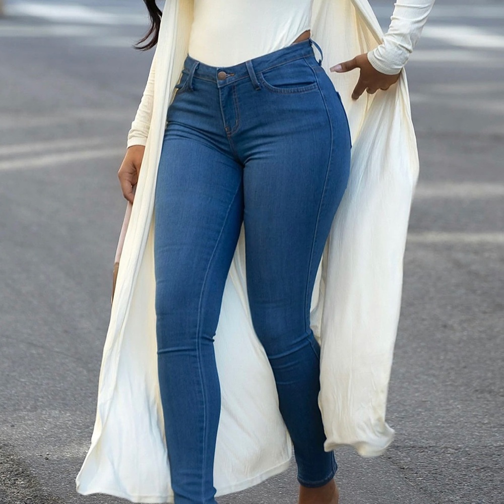 FASHION NOVA classis mid rise skinny jeans- medium wash blue SZ 5